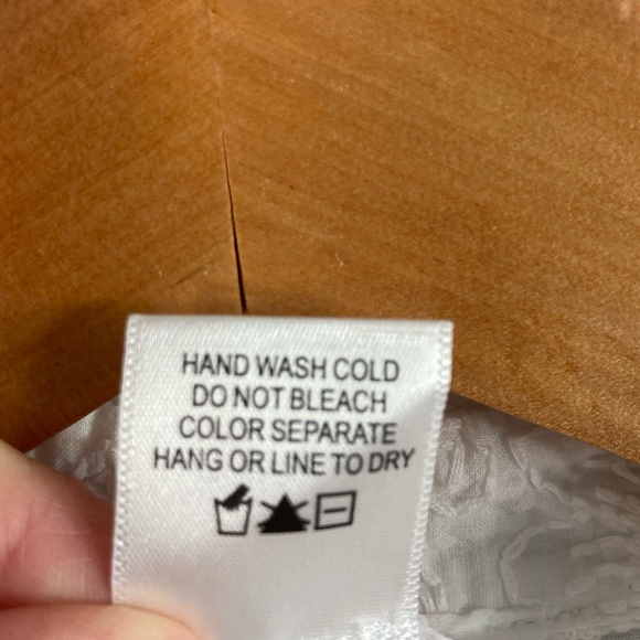 Button young woman’s button down - Picture 4 of 4